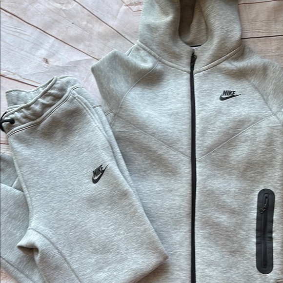 Nike Kids Tech Fleece Full zip hoodie & Tech Fleece Joggers